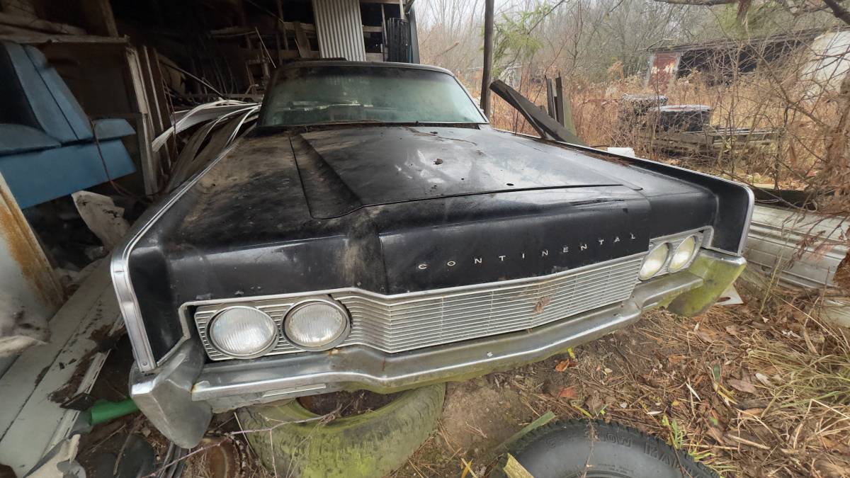 Lincoln-continental-convertible-1967-4