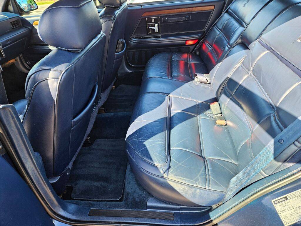 Lincoln-continental-executive-1994-blue-11