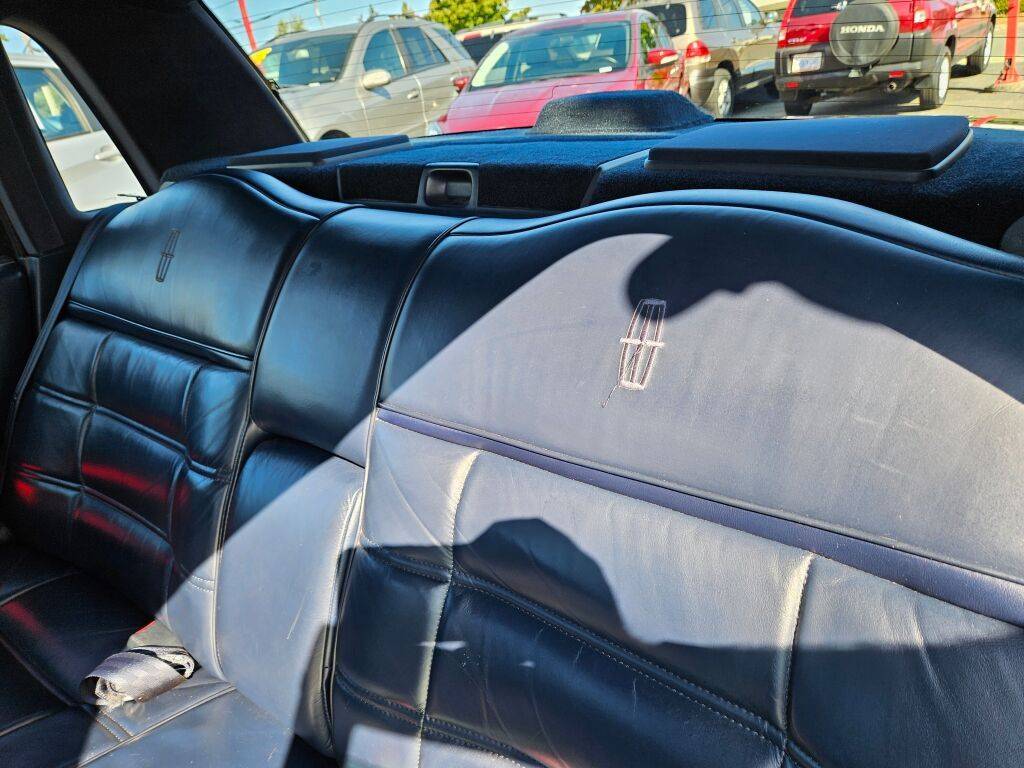 Lincoln-continental-executive-1994-blue-12