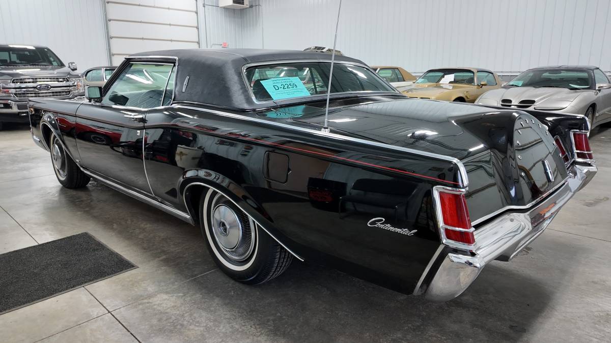 Lincoln-continental-mark-iii-1971-22