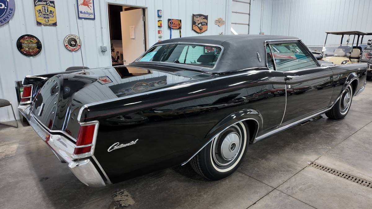 Lincoln-continental-mark-iii-1971-23