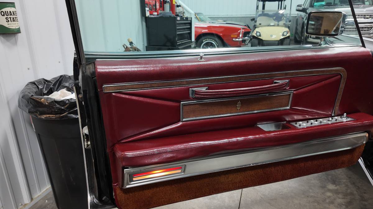 Lincoln-continental-mark-iii-1971-7