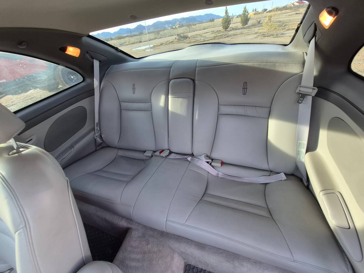 Lincoln-continental-mark-iii-1996-white-2