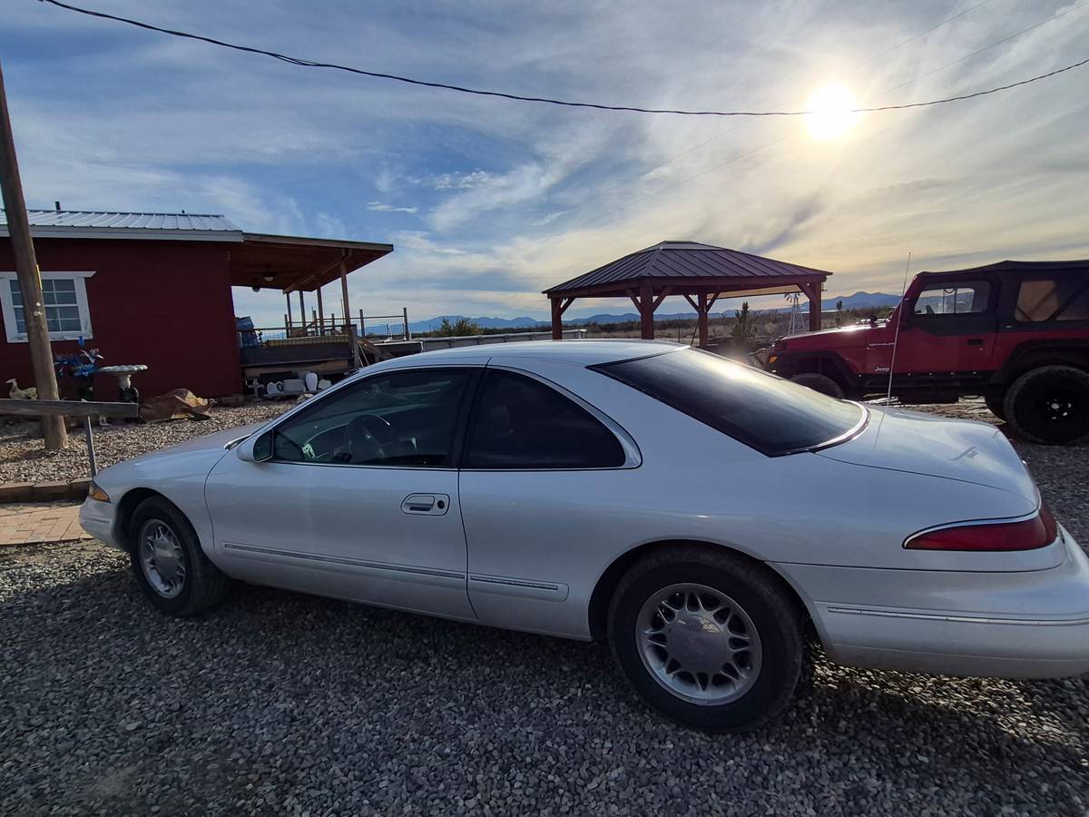 Lincoln-continental-mark-iii-1996-white-3