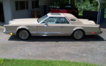 Lincoln-continental-mark-v-1979-brown