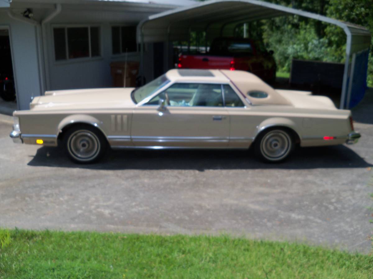 Lincoln-continental-mark-v-1979-brown