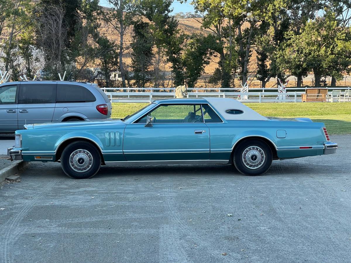 Lincoln-continental-mark-v-1979-green-4