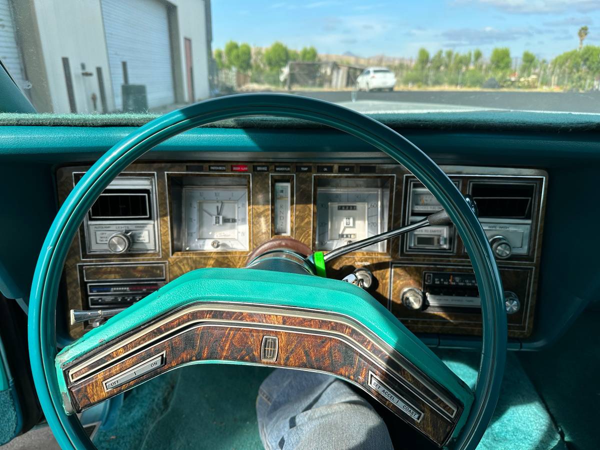 Lincoln-continental-mark-v-1979-green-7