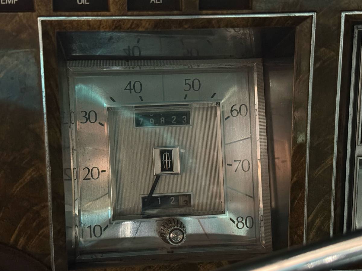 Lincoln-continental-mark-v-1979-green-8