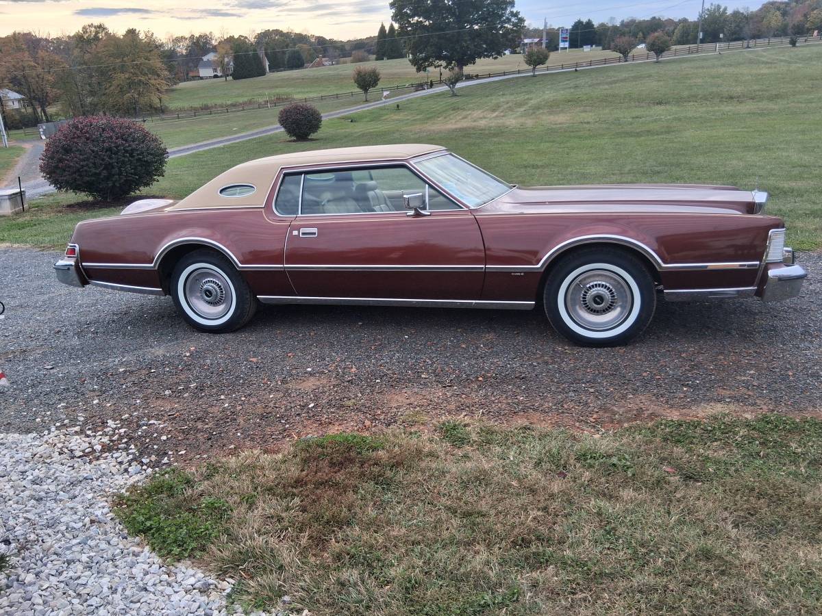 Lincoln-continental-markiv-1975-brown-17