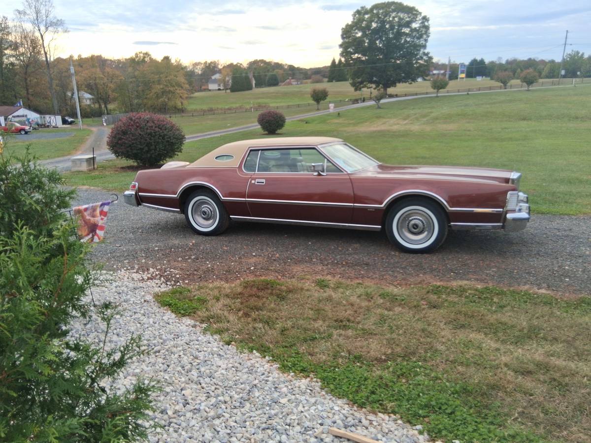 Lincoln-continental-markiv-1975-brown-20