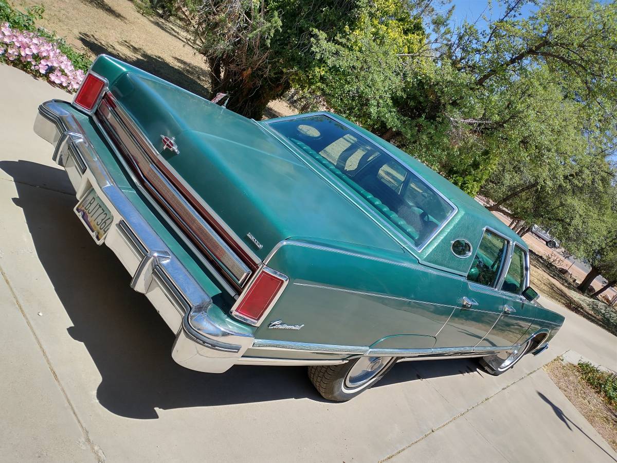 Lincoln-continental-town-car-1975-green-1