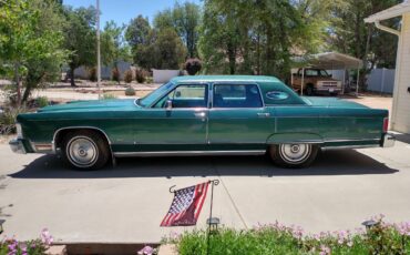 Lincoln-continental-town-car-1975-green-11