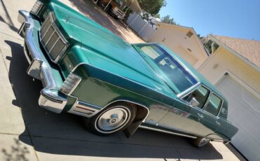 Lincoln-continental-town-car-1975-green-3