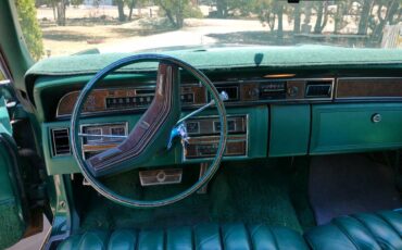 Lincoln-continental-town-car-1975-green-5