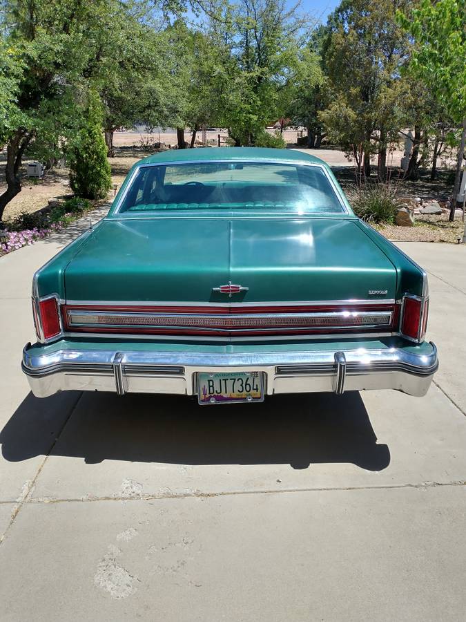 Lincoln-continental-town-car-1975-green-7