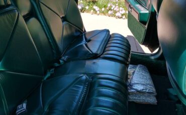 Lincoln-continental-town-car-1975-green-8