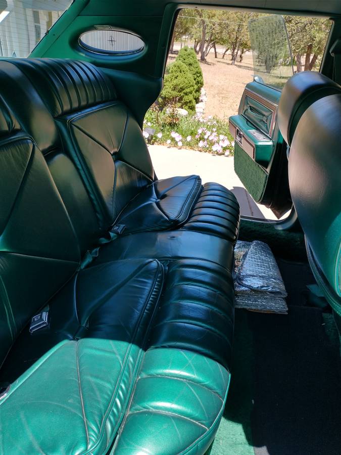 Lincoln-continental-town-car-1975-green-8