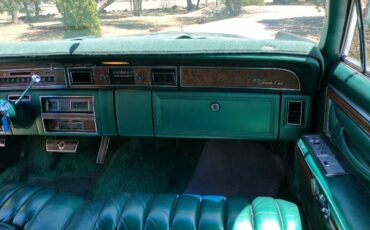 Lincoln-continental-town-car-1975-green-9