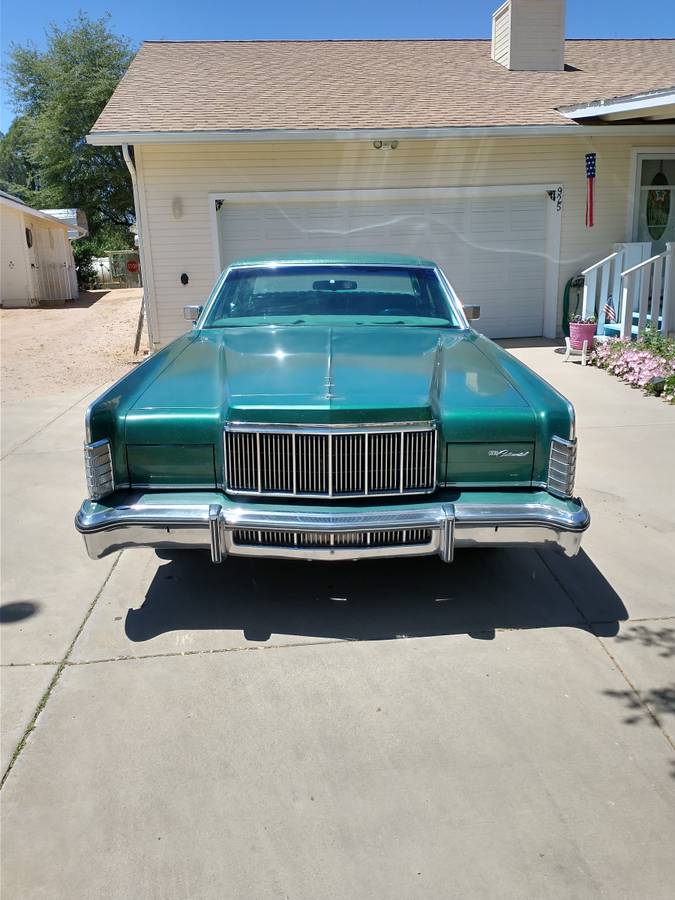 Lincoln-continental-town-car-1975-green