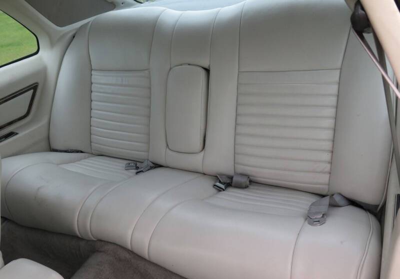 Lincoln-mark-1985-grey-17