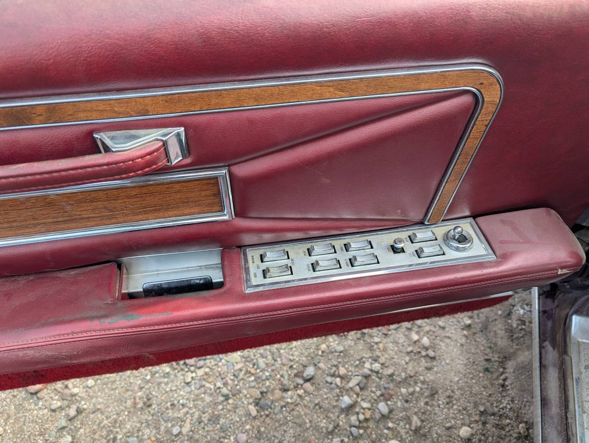 Lincoln-mark-lll-1970-brown-11