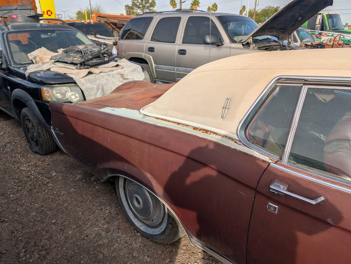 Lincoln-mark-lll-1970-brown-2
