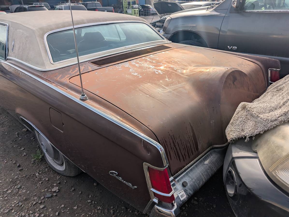 Lincoln-mark-lll-1970-brown-5