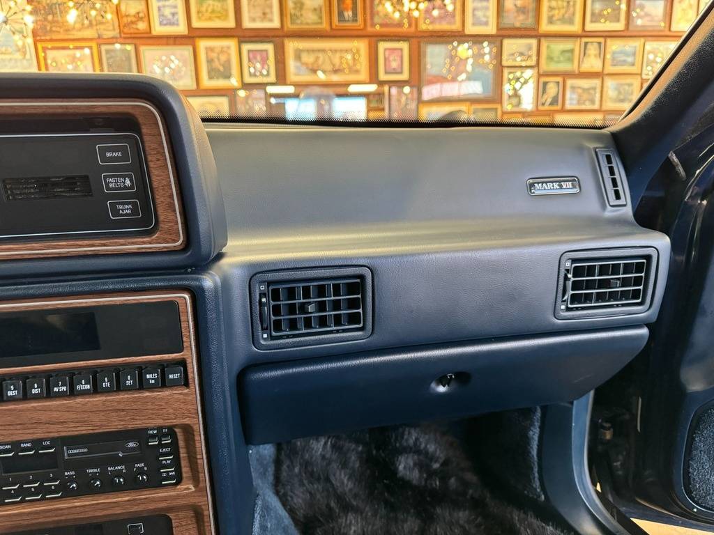 Lincoln-mark-vii-1988-blue-30