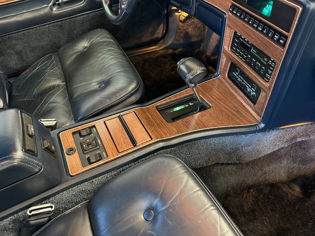 Lincoln-mark-vii-1988-blue-90