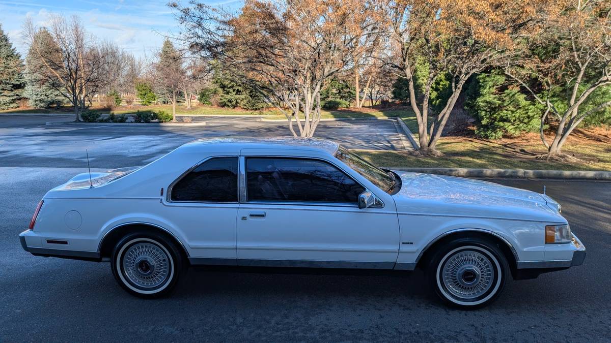 Lincoln-mark-vii-bill-blass-1990-white-1