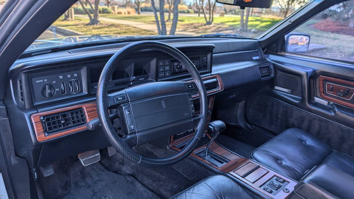 Lincoln-mark-vii-bill-blass-1990-white-14