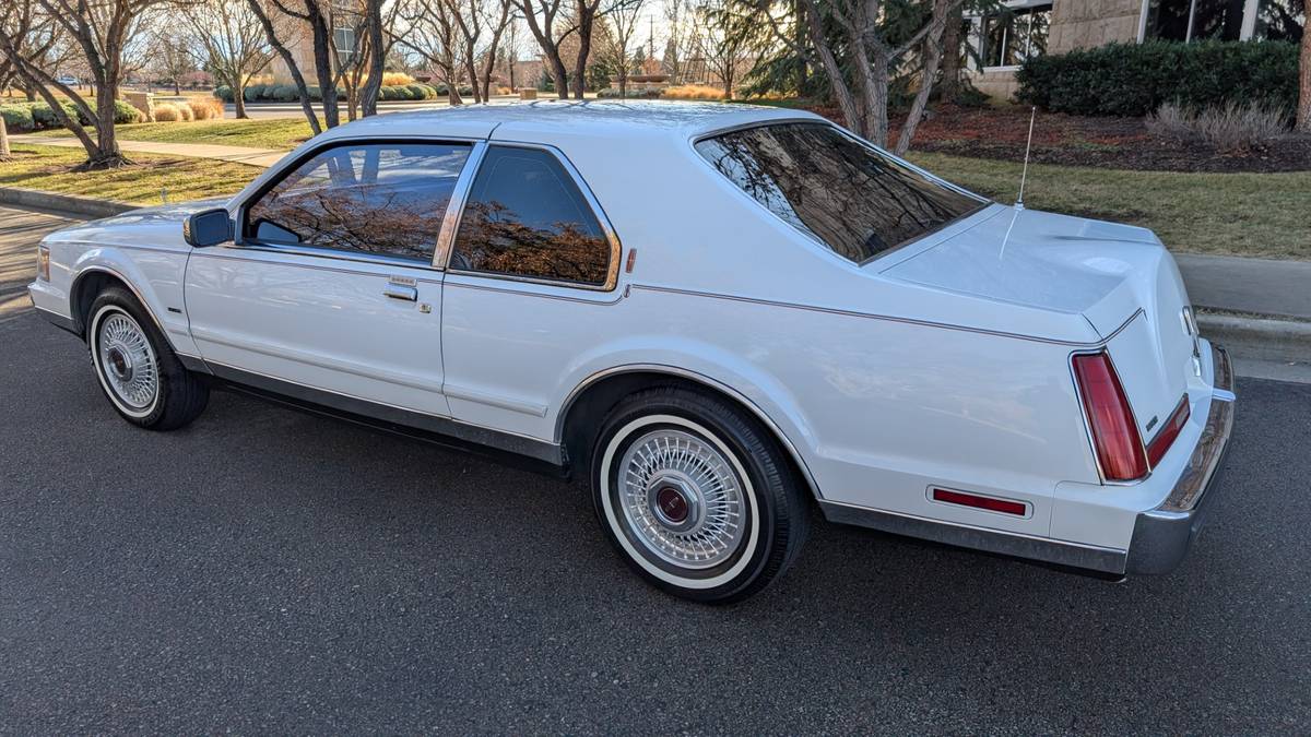 Lincoln-mark-vii-bill-blass-1990-white-21