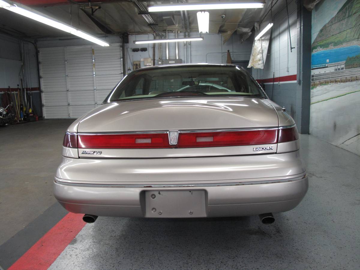 Lincoln-mark-viii-1995-grey-10