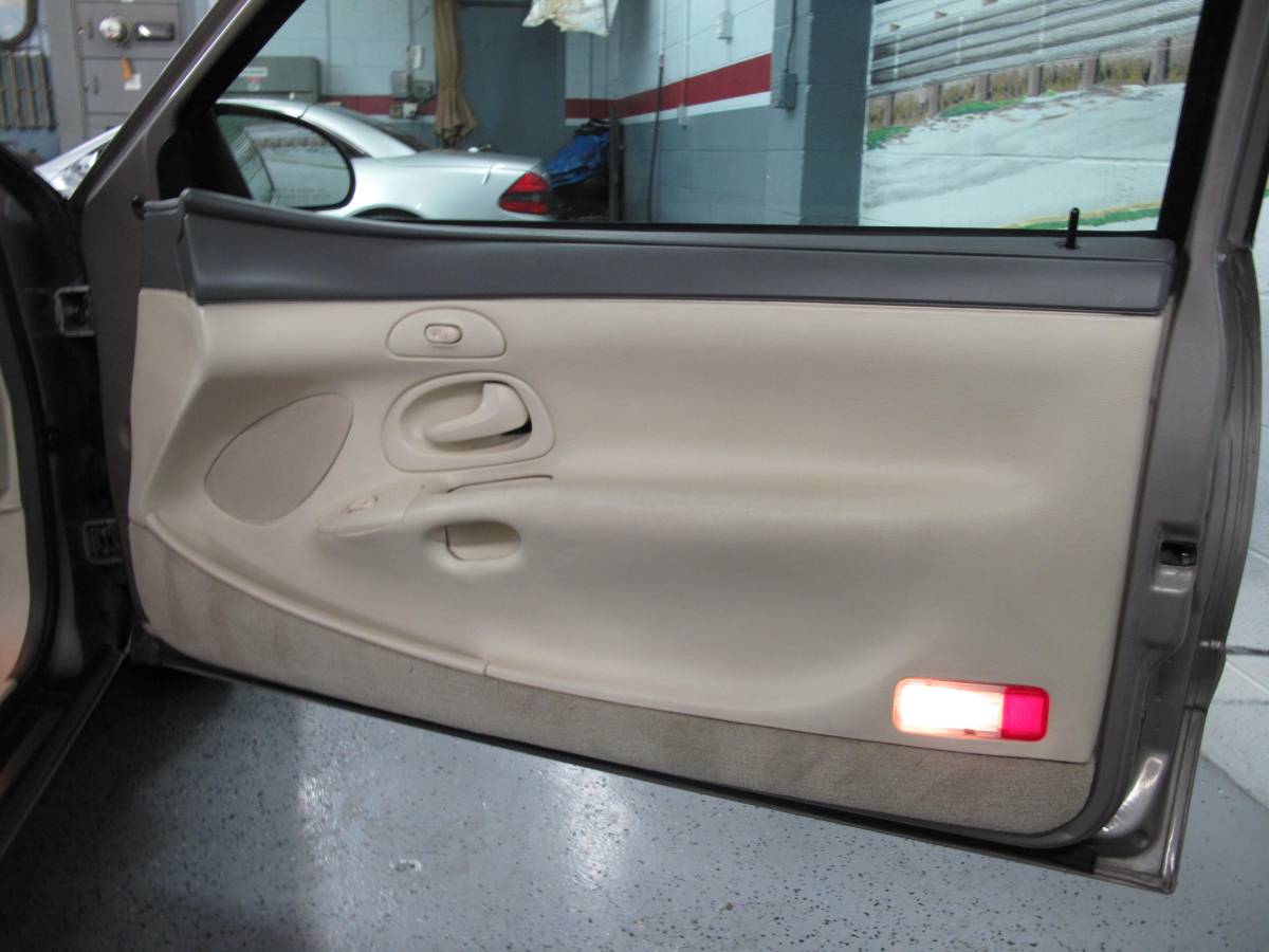 Lincoln-mark-viii-1995-grey-11