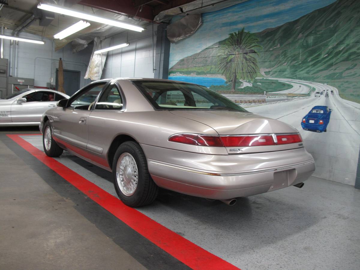 Lincoln-mark-viii-1995-grey-12