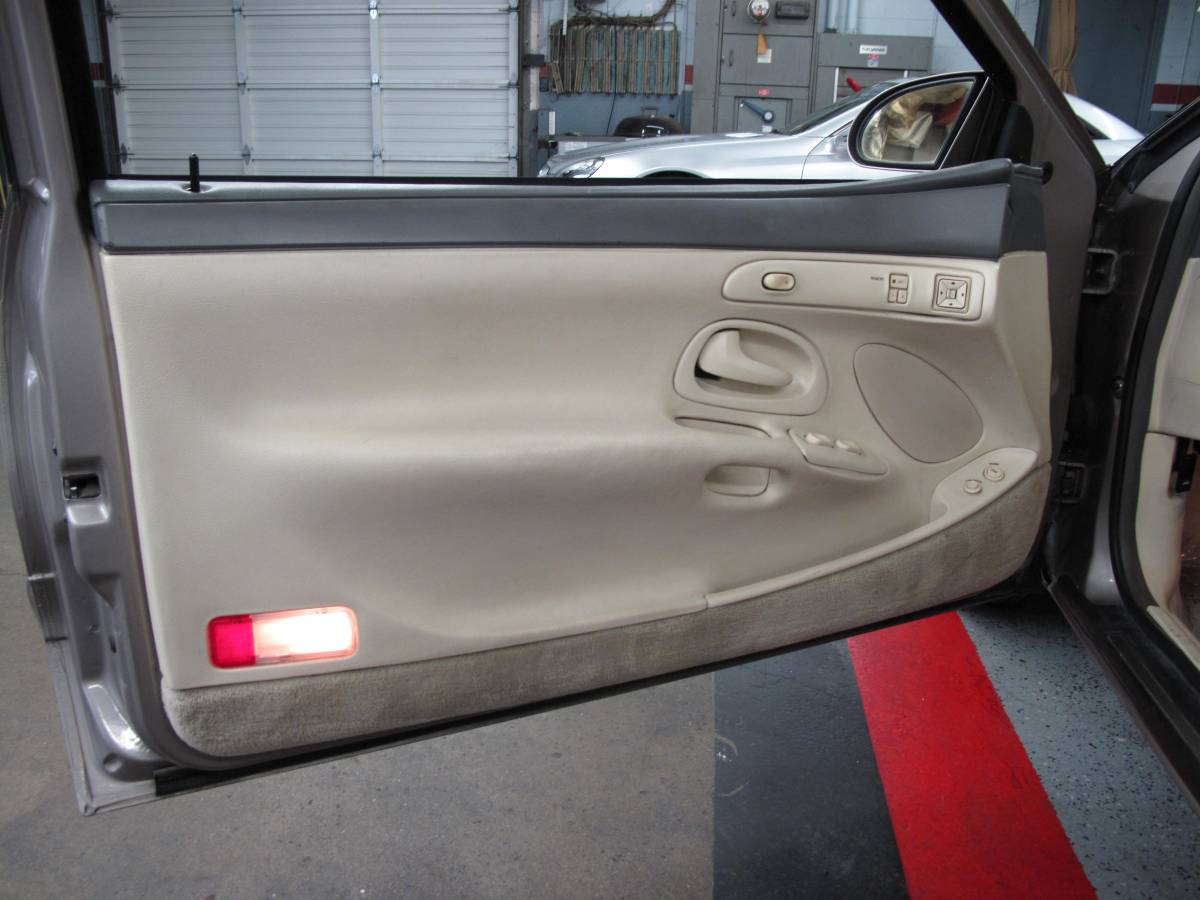 Lincoln-mark-viii-1995-grey-17