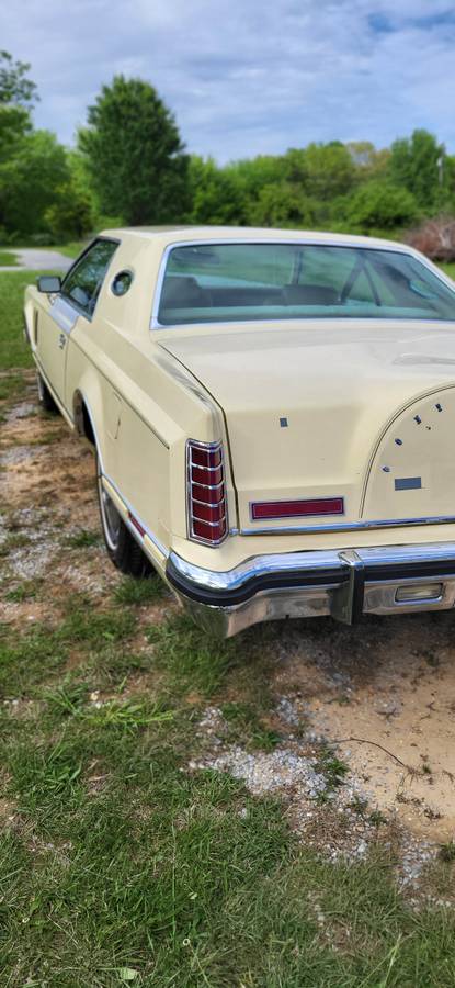 Lincoln-markv-1979-yellow-1