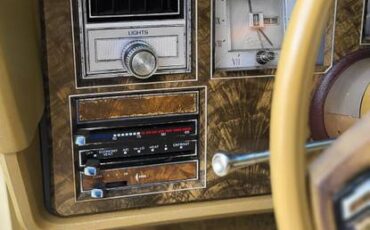 Lincoln-markv-1979-yellow-10