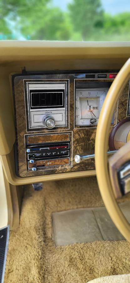 Lincoln-markv-1979-yellow-10