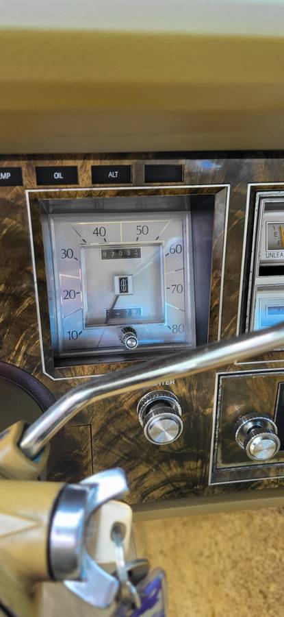 Lincoln-markv-1979-yellow-12