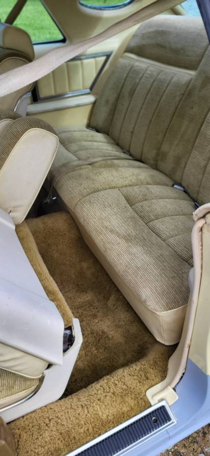 Lincoln-markv-1979-yellow-13