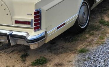 Lincoln-markv-1979-yellow-16