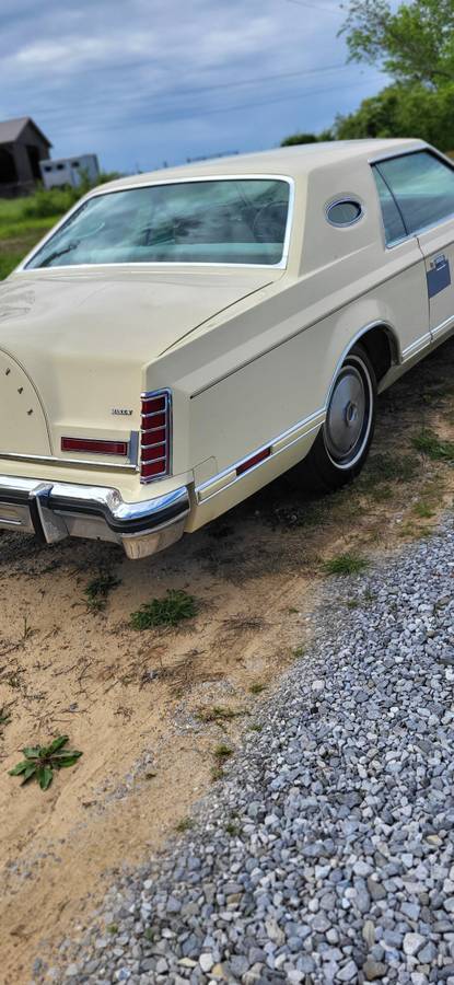 Lincoln-markv-1979-yellow-16