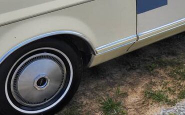 Lincoln-markv-1979-yellow-2