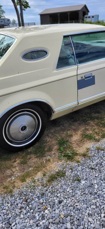 Lincoln-markv-1979-yellow-2
