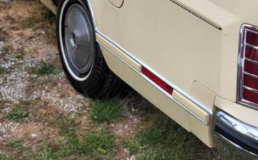 Lincoln-markv-1979-yellow-4