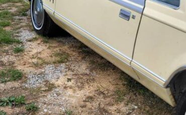 Lincoln-markv-1979-yellow-7