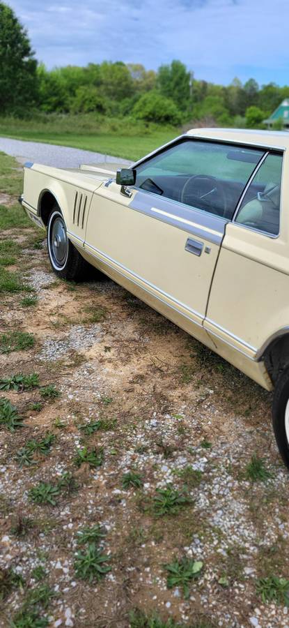 Lincoln-markv-1979-yellow-7