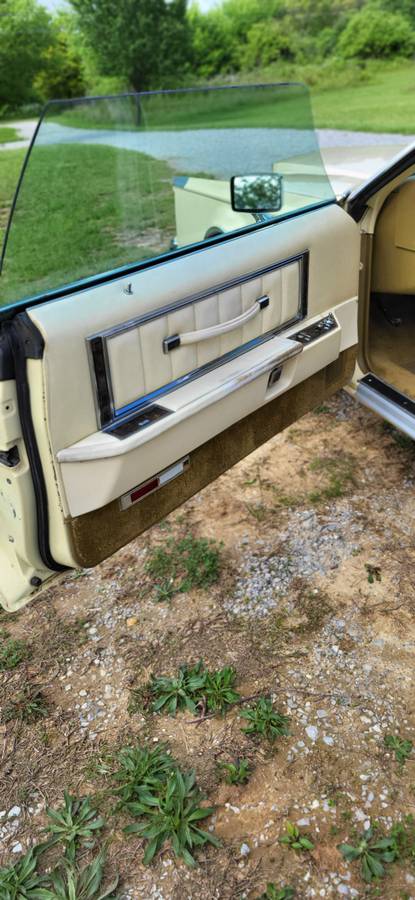 Lincoln-markv-1979-yellow-8